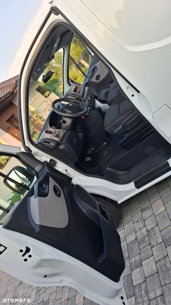 Renault Trafic - 16