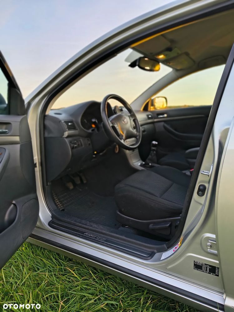 Toyota Avensis 2.2 D-4D Sol Platinium - 12