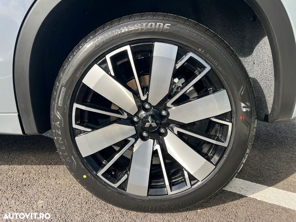 Mitsubishi Outlander 2.4 L 4X4 PHEV Instyle Ultimate - 20