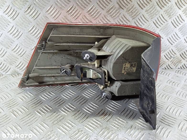LAMPA PRAWA TYLNA OPEL VECTRA C - 2