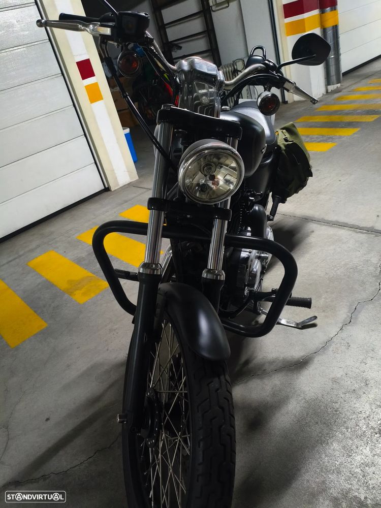 Harley-Davidson Sportster 1200 Custom - 3