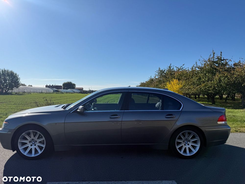 BMW Seria 7 745i L - 4