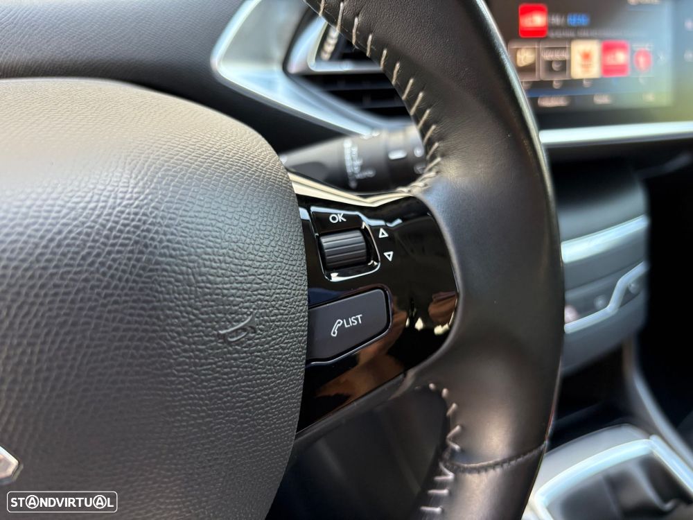 Peugeot 308 SW 1.2 PureTech Style - 13