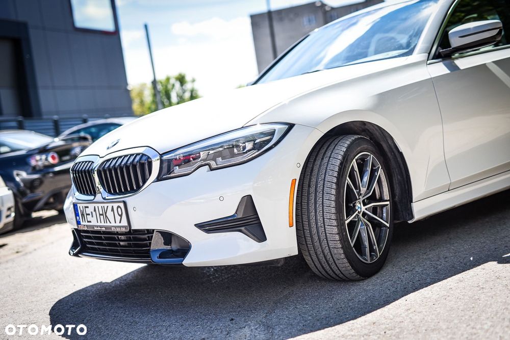 BMW Seria 3 330i Sport Line sport - 12