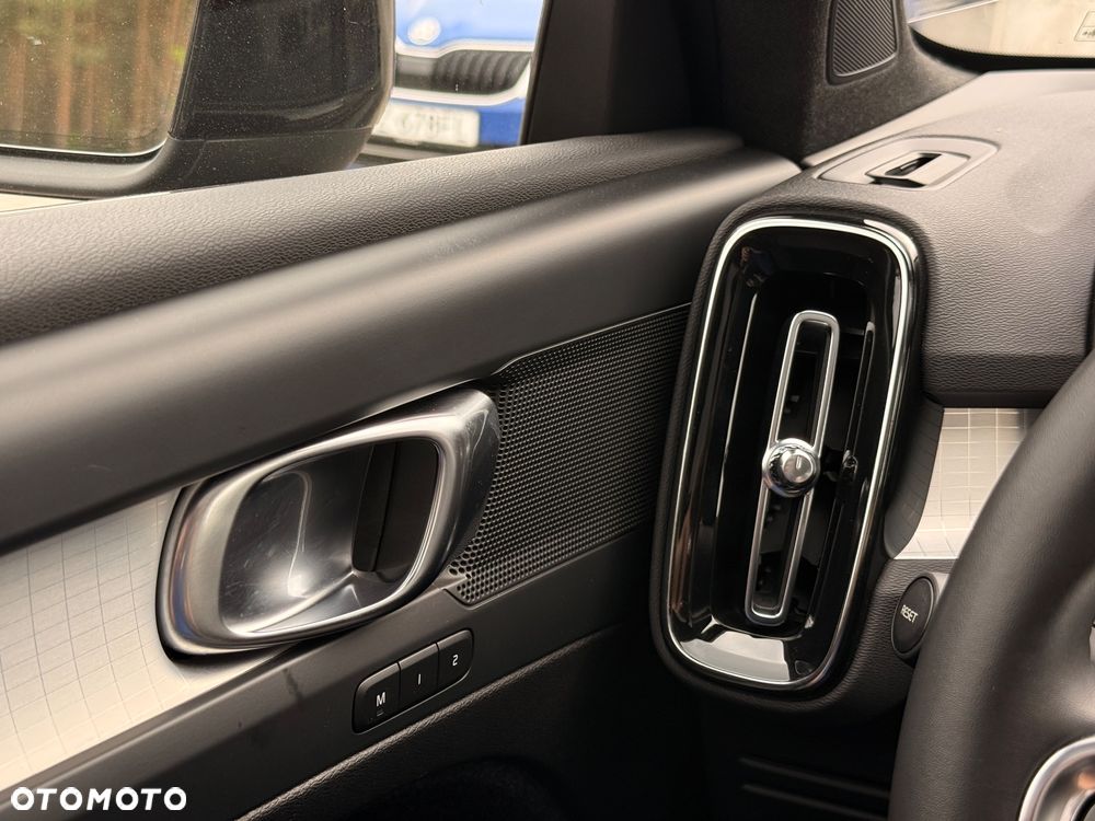 Volvo XC 40 B5 B AWD Momentum Pro - 22