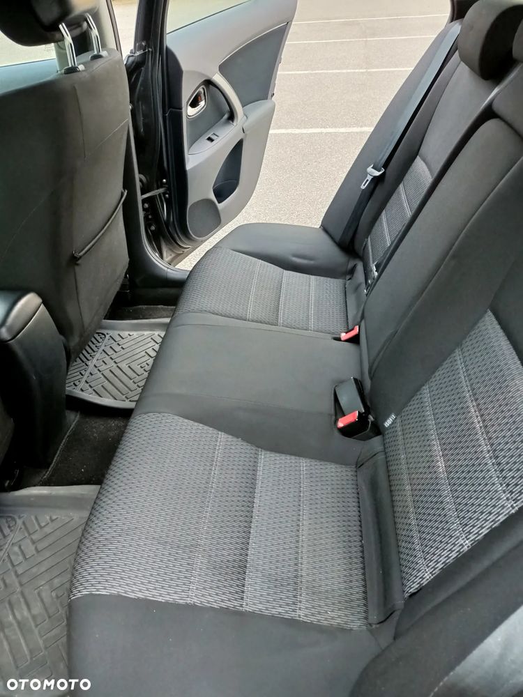 Toyota Avensis 1.8 Sol - 13