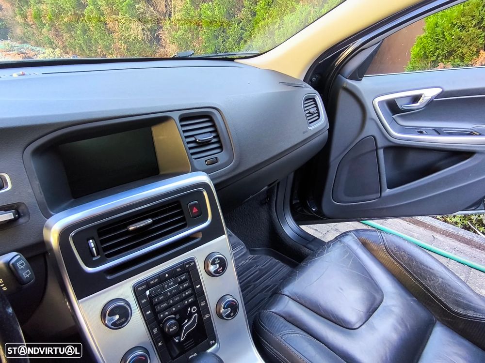 Volvo V60 2.0 D3 R-Design Start/Stop - 7