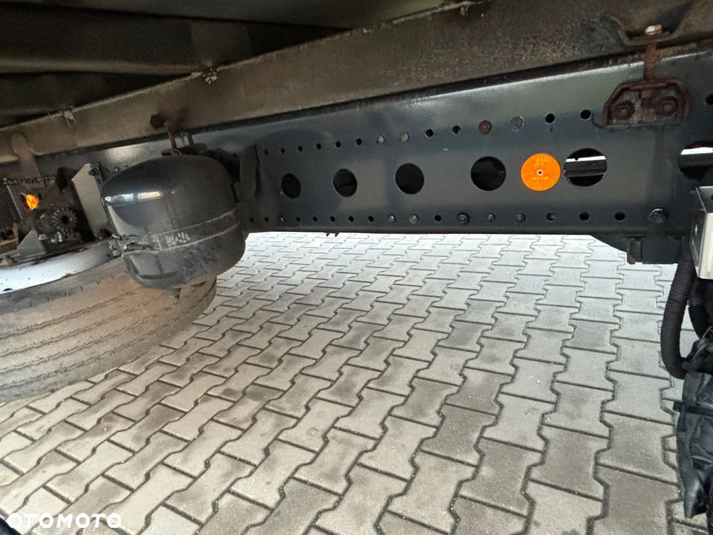 Mercedes-Benz ATEGO 1524  EURO 6 (1527, 1530) kontener z windą , kabina przeedłużana  z łóżkiem składanym - 13