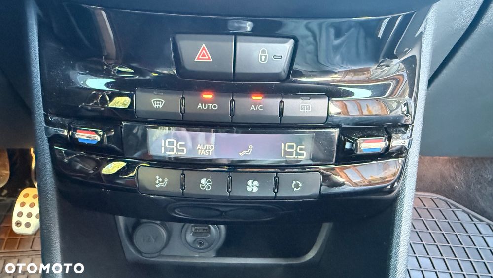 Peugeot 208 1.6 THP GTi - 32