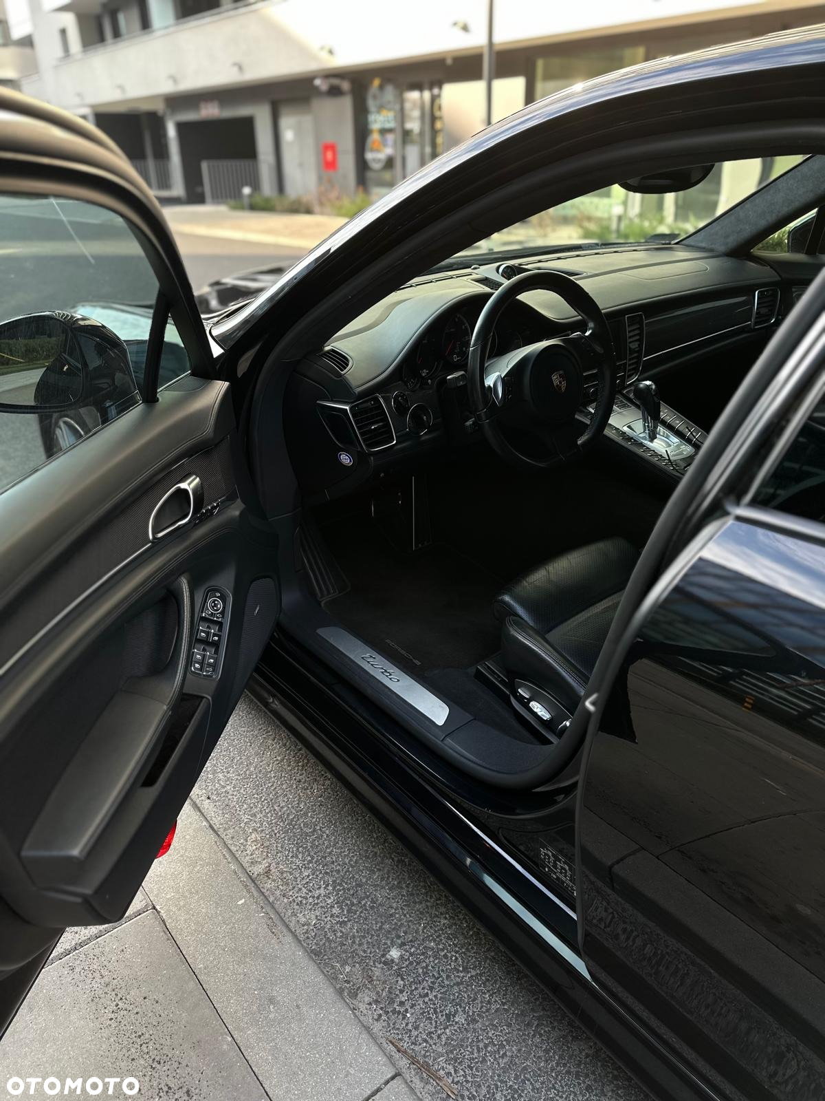 Porsche Panamera Turbo - 12