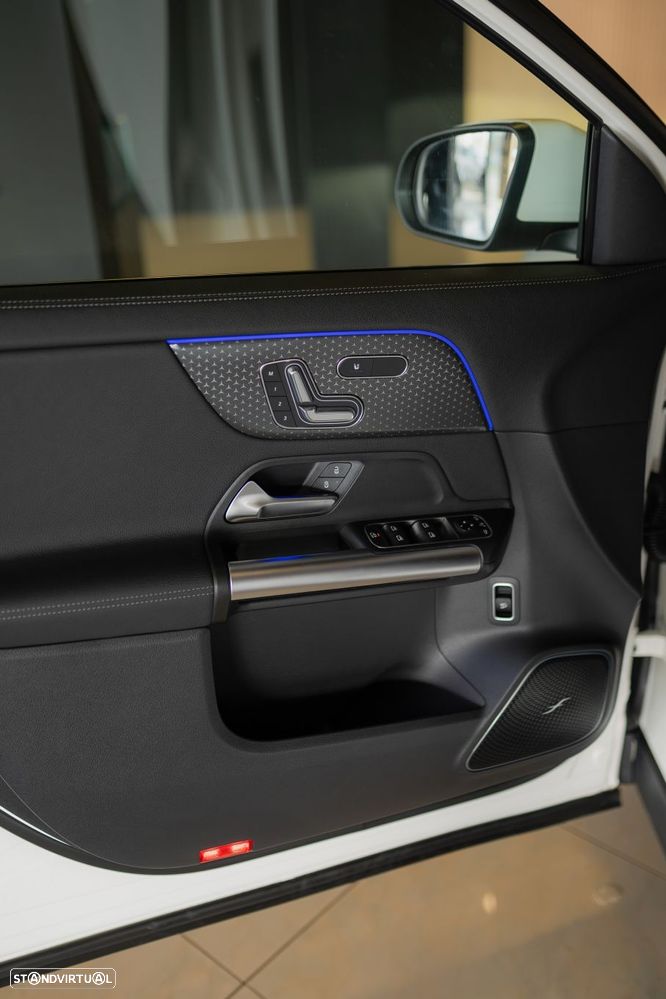 Mercedes-Benz EQA 300 4Matic AMG Line - 25