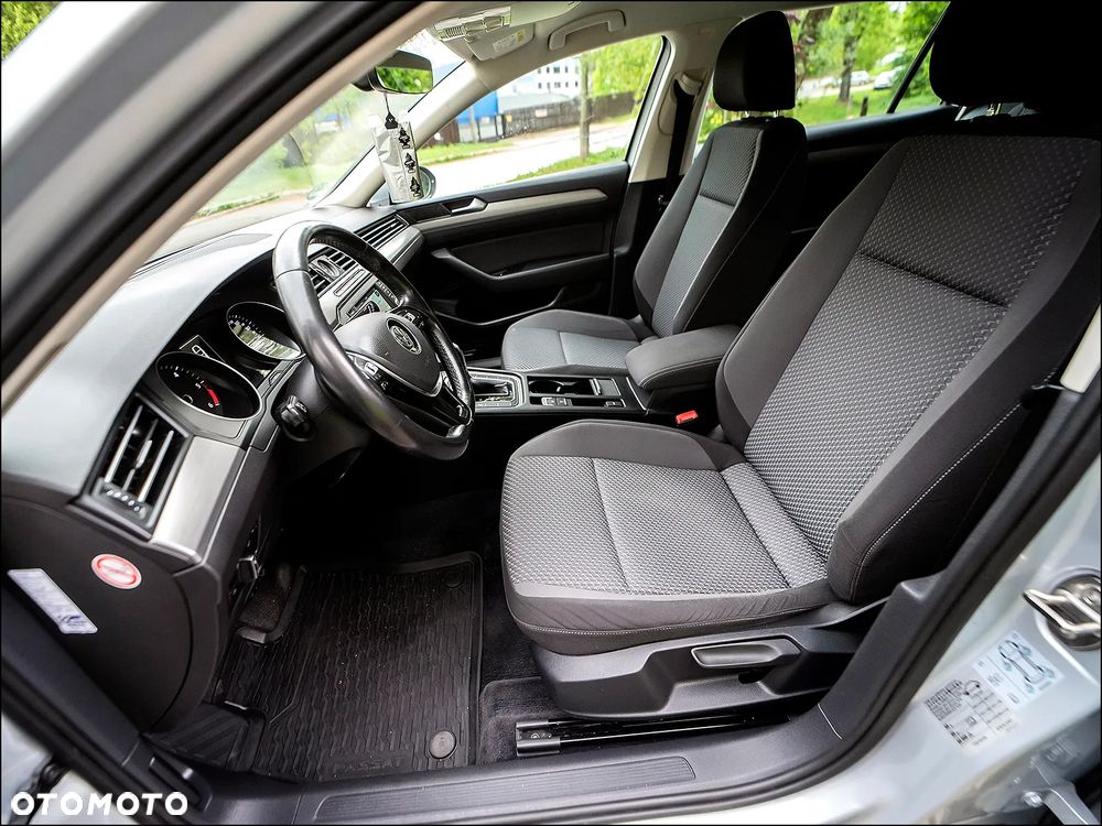 Volkswagen Passat - 16