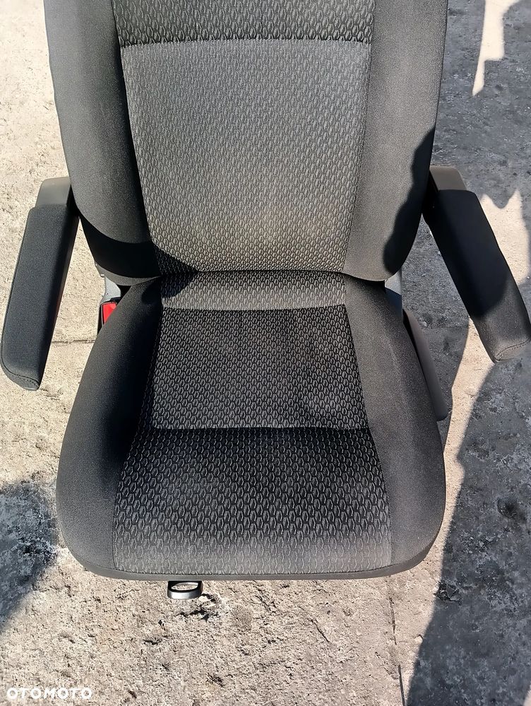 Fotel kierowcy VW T6 KUTAMO podłokietniki podgrzewany - 8