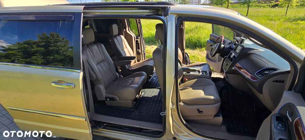 Chrysler Town & Country 3.6 Limited - 10