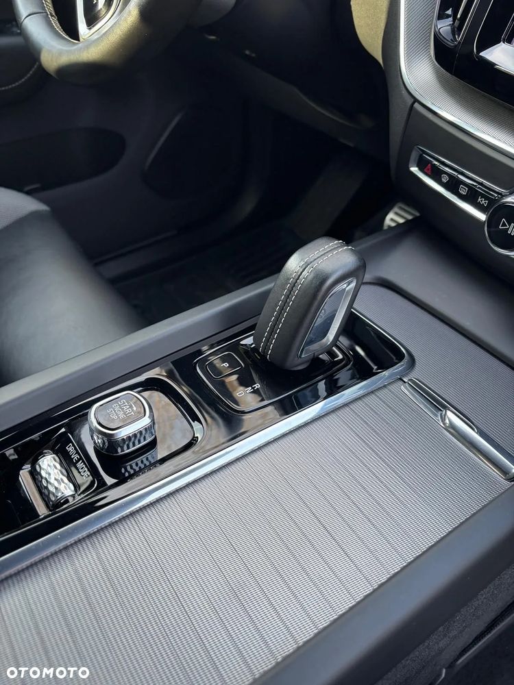 Volvo XC 60 B4 B R-Design - 18