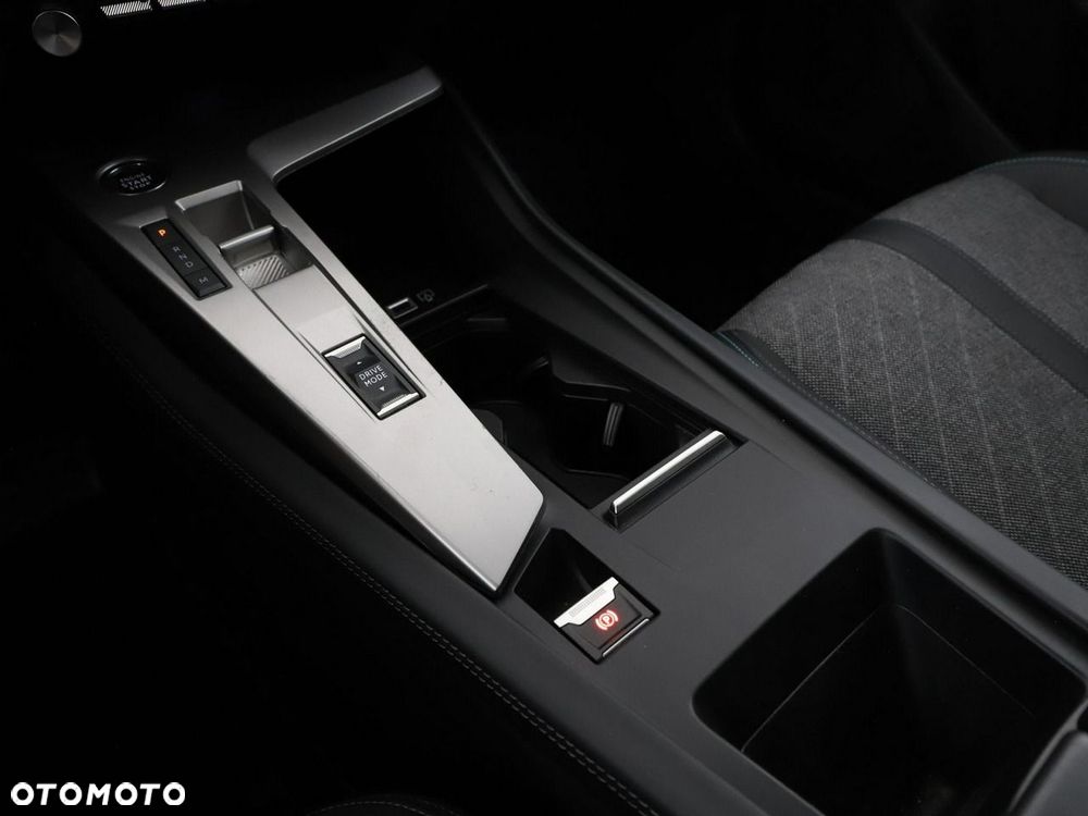 Peugeot 408 PureTech 130 EAT8 Allure Pack - 32