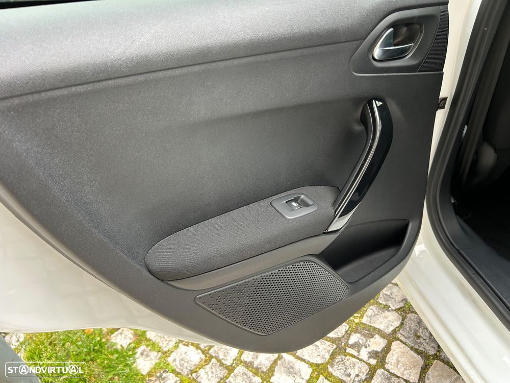 Peugeot 208 1.2 VTi Allure - 27