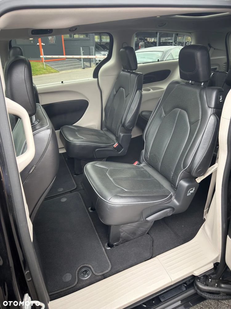 Chrysler Pacifica - 7