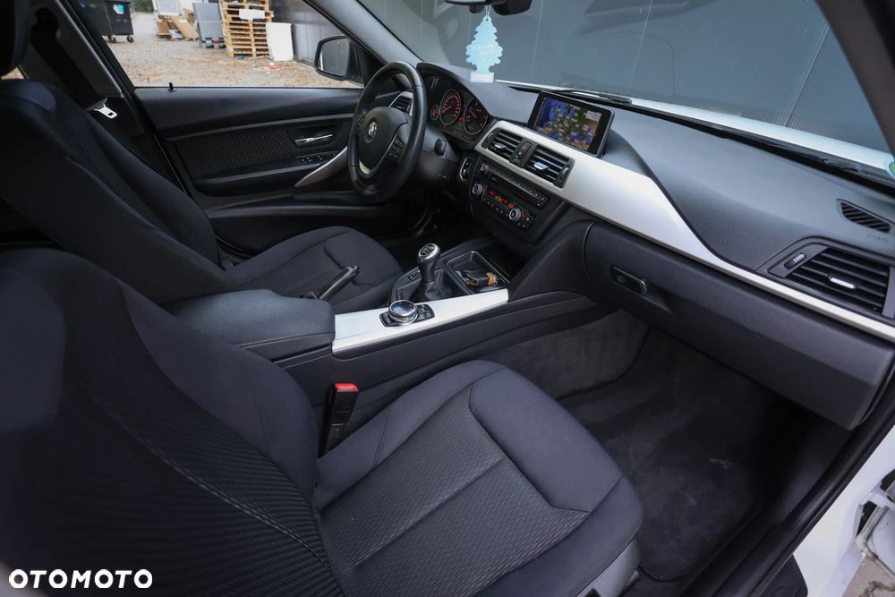 BMW Seria 3 318d Blue Performance Luxury Line - 18