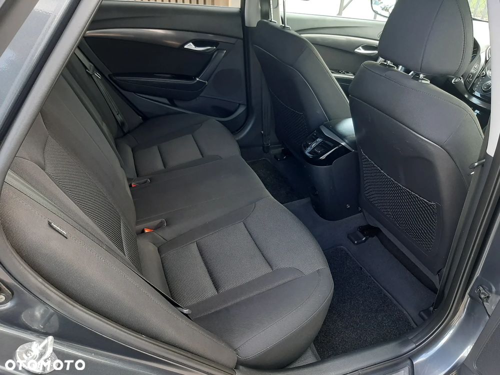 Hyundai i40 Kombi blue 1.6 Family - 21