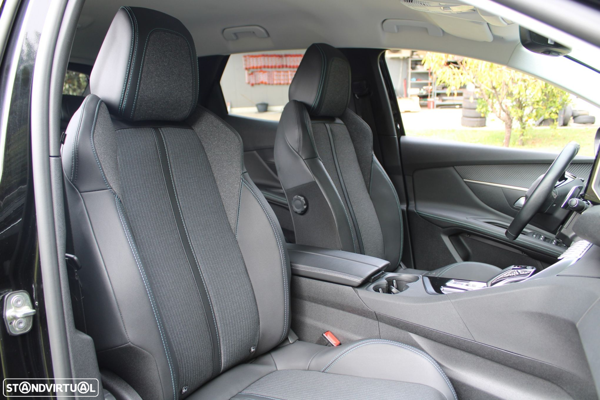 Peugeot 3008 1.6 Hybrid Allure e-EAT8 - 23