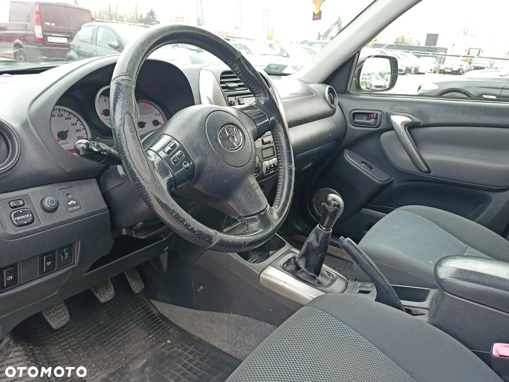 Toyota RAV4 - 9