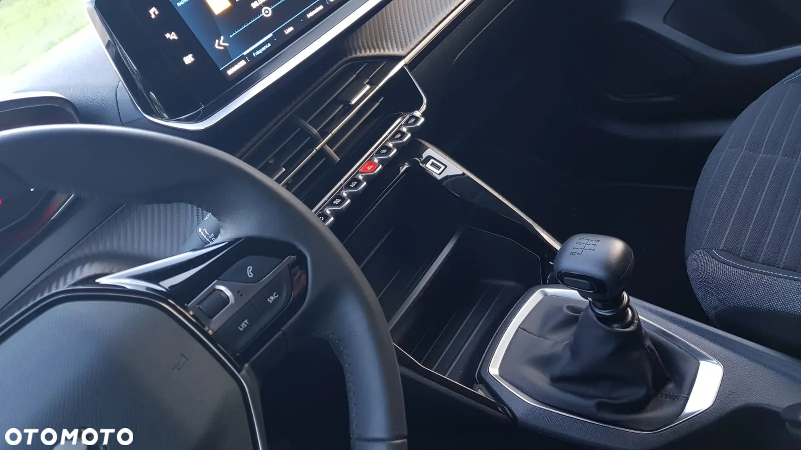 Peugeot 208 - 20