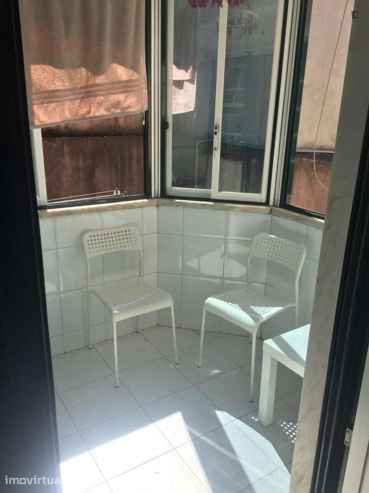 Quarto - localizado em Intendente Lisbon - Grande imagem: 4/9