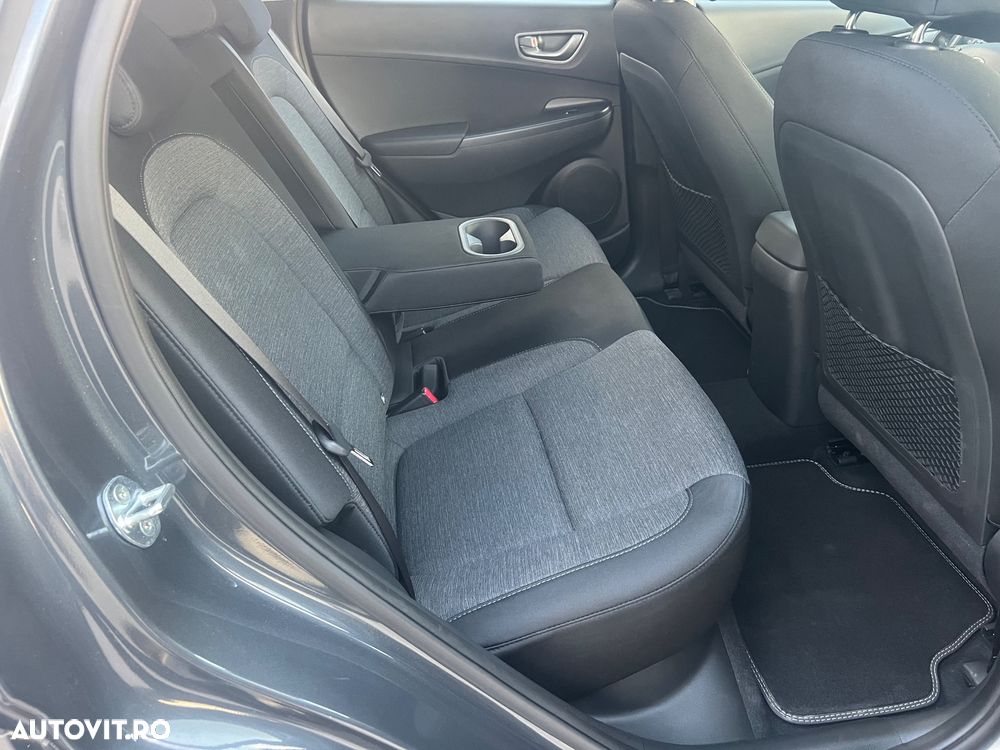 Hyundai KONA Select - 8