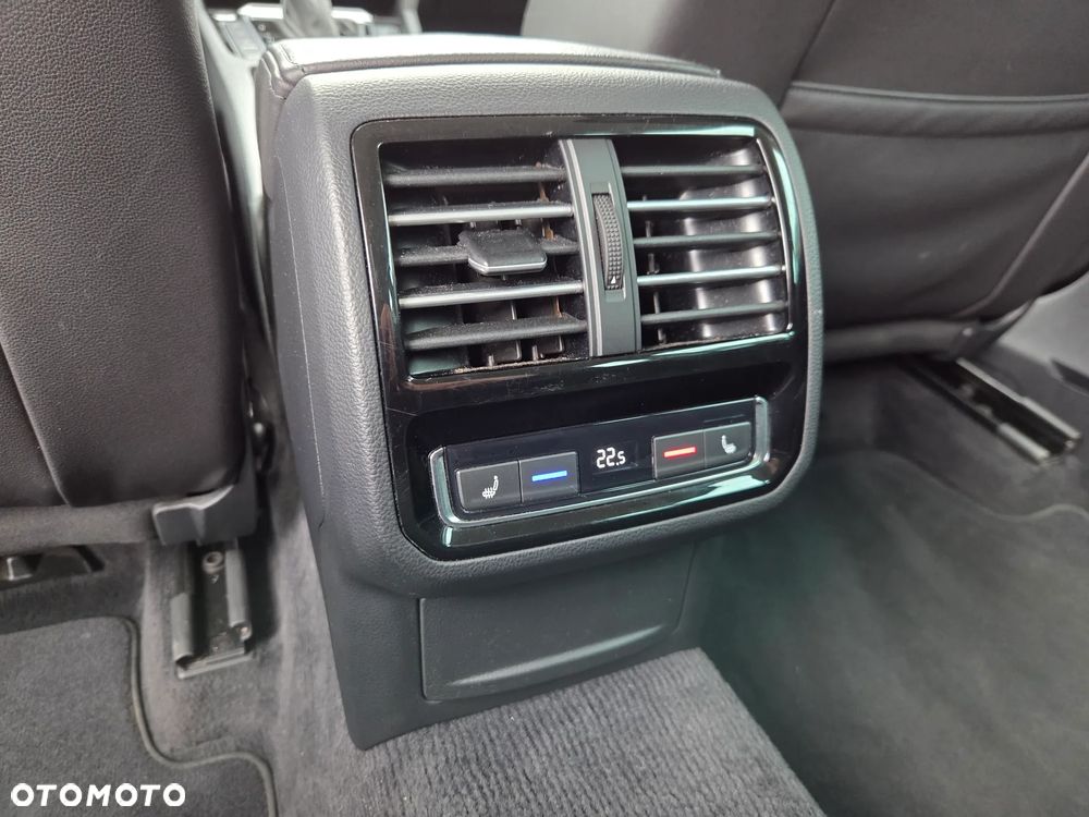 Volkswagen Passat 2.0 TDI SCR 4Mot DSG Comfortline - 31