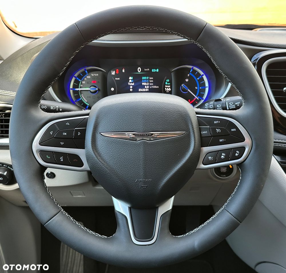 Chrysler Pacifica - 21