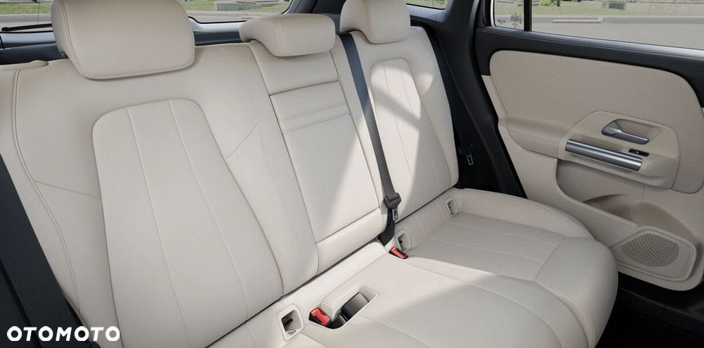 Mercedes-Benz EQA - 8