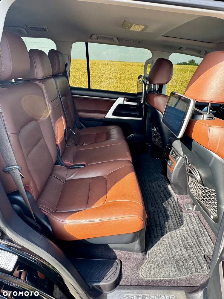 Toyota Land Cruiser - 11