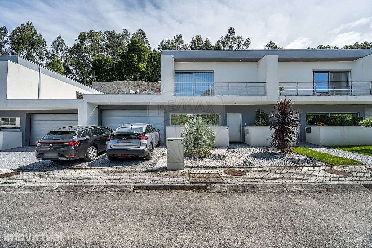 Moradia semi-nova T3 em Escudeiros, Braga! - Grande imagem: 3/43