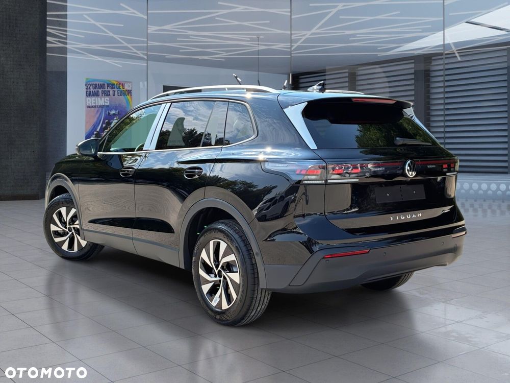 Volkswagen Tiguan - 11