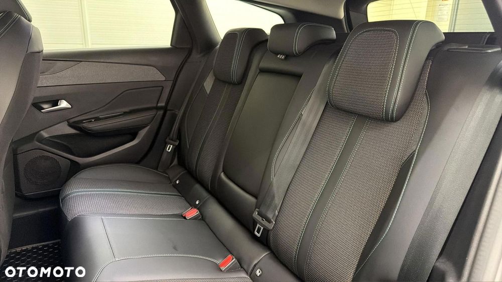 Peugeot 308 1.5 BlueHDi Allure S&S EAT8 - 17