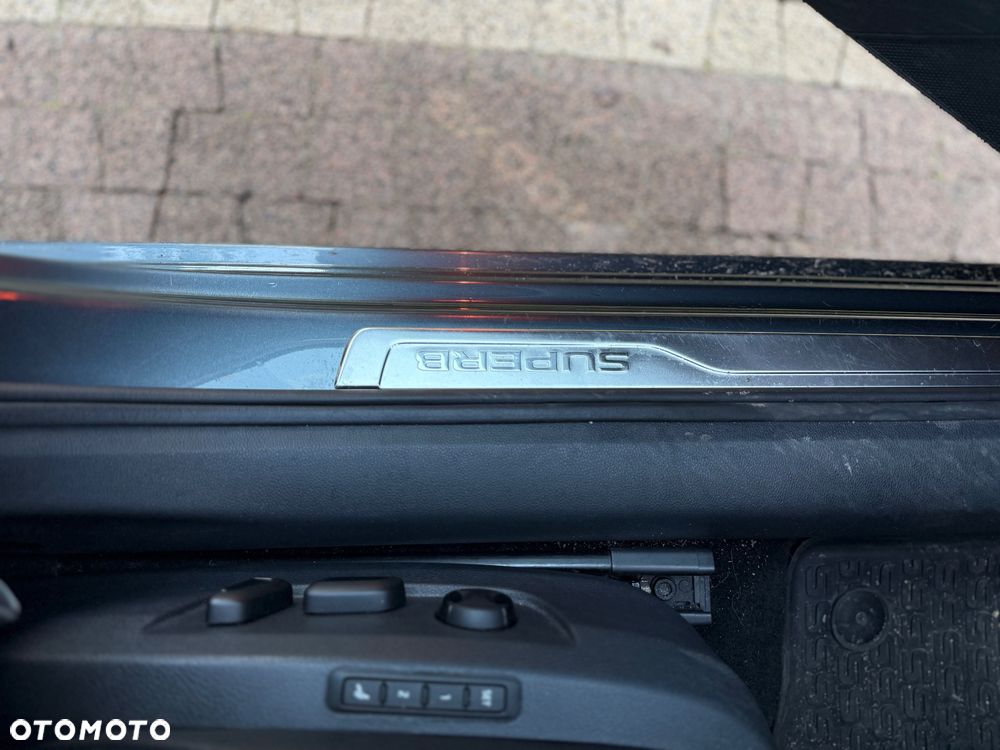 Skoda Superb 2.0 TDI DSG Premium Edition - 12