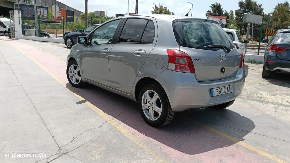 Toyota Yaris 1.4 D-4D Sol - 8