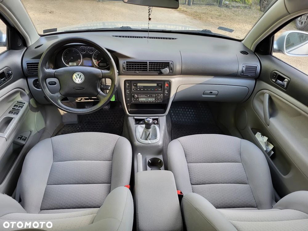 Volkswagen Passat 1.9 TDI Comfortline Family - 12