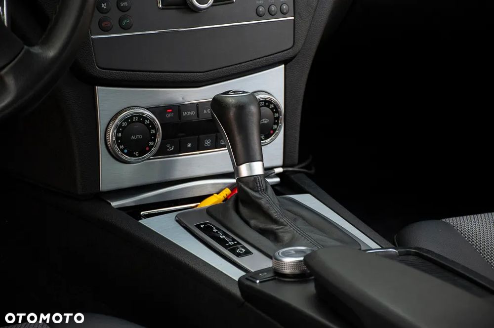 Mercedes-Benz Klasa C 200 CDI DPF Automatik Avantgarde - 24