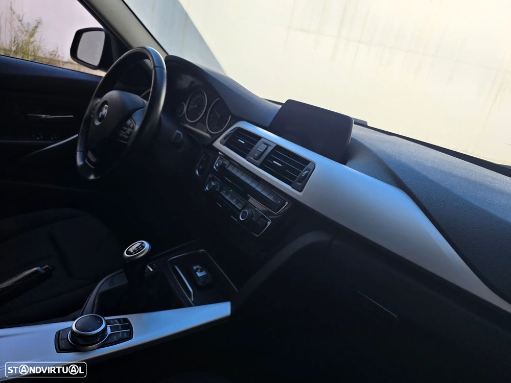 BMW 316 d Line Sport - 43