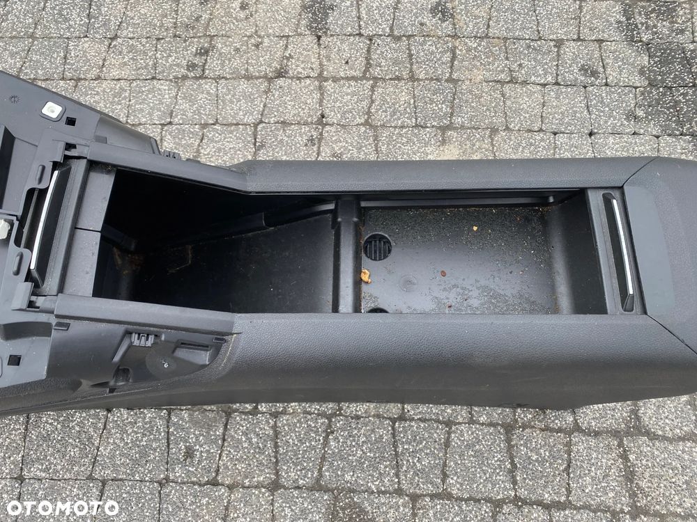 TUNEL ŚRODKOWY PEUGEOT RIFTER - 8