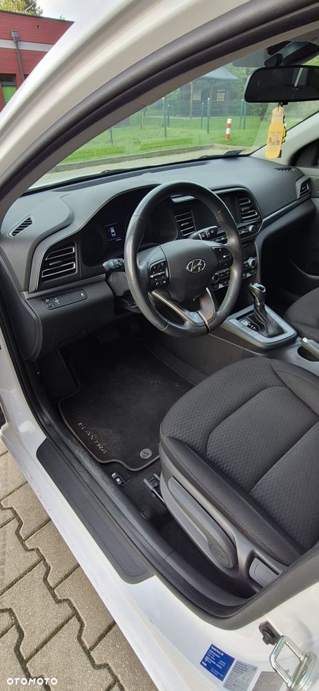 Hyundai Elantra 1.6 Comfort Premiere - 14