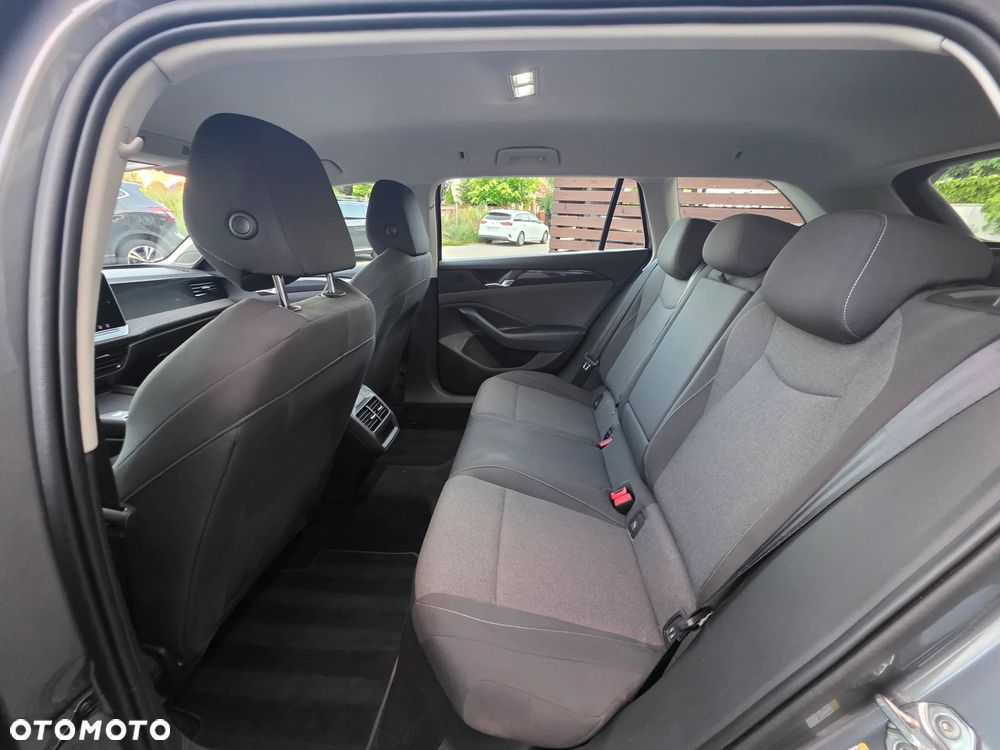 Volkswagen Passat - 21