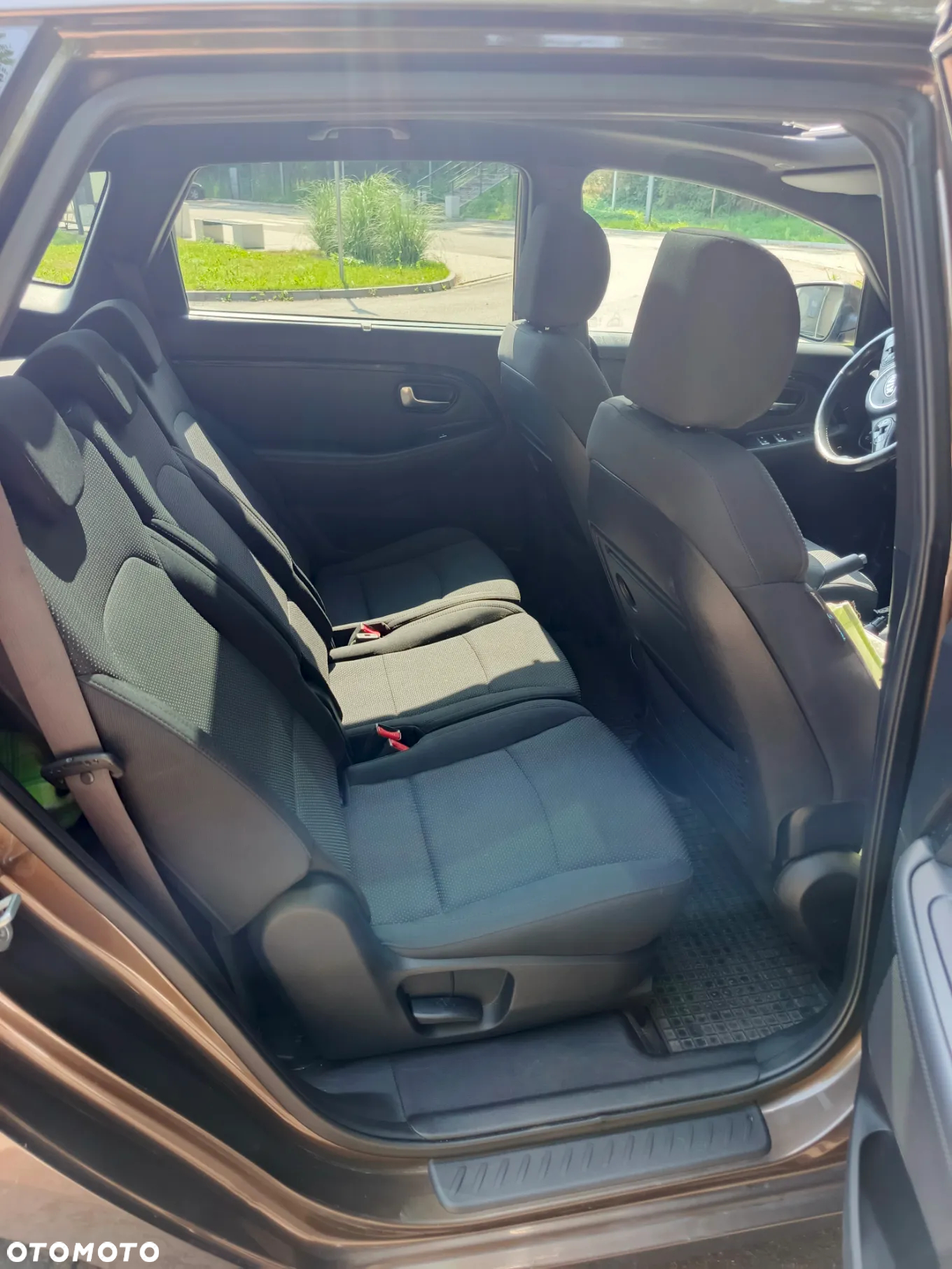Kia Carens - 5