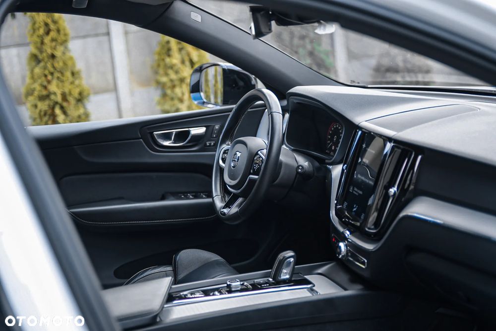 Volvo XC 60 B4 D AWD R-Design - 10