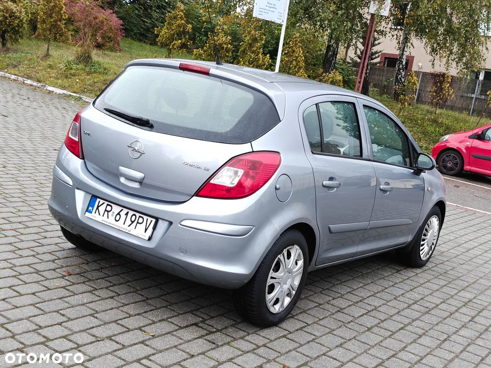 Opel Corsa 1.2 16V Cosmo - 10