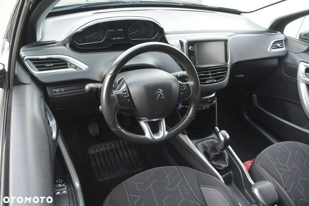 Peugeot 2008 1.2 Pure Tech Style EU6 - 17