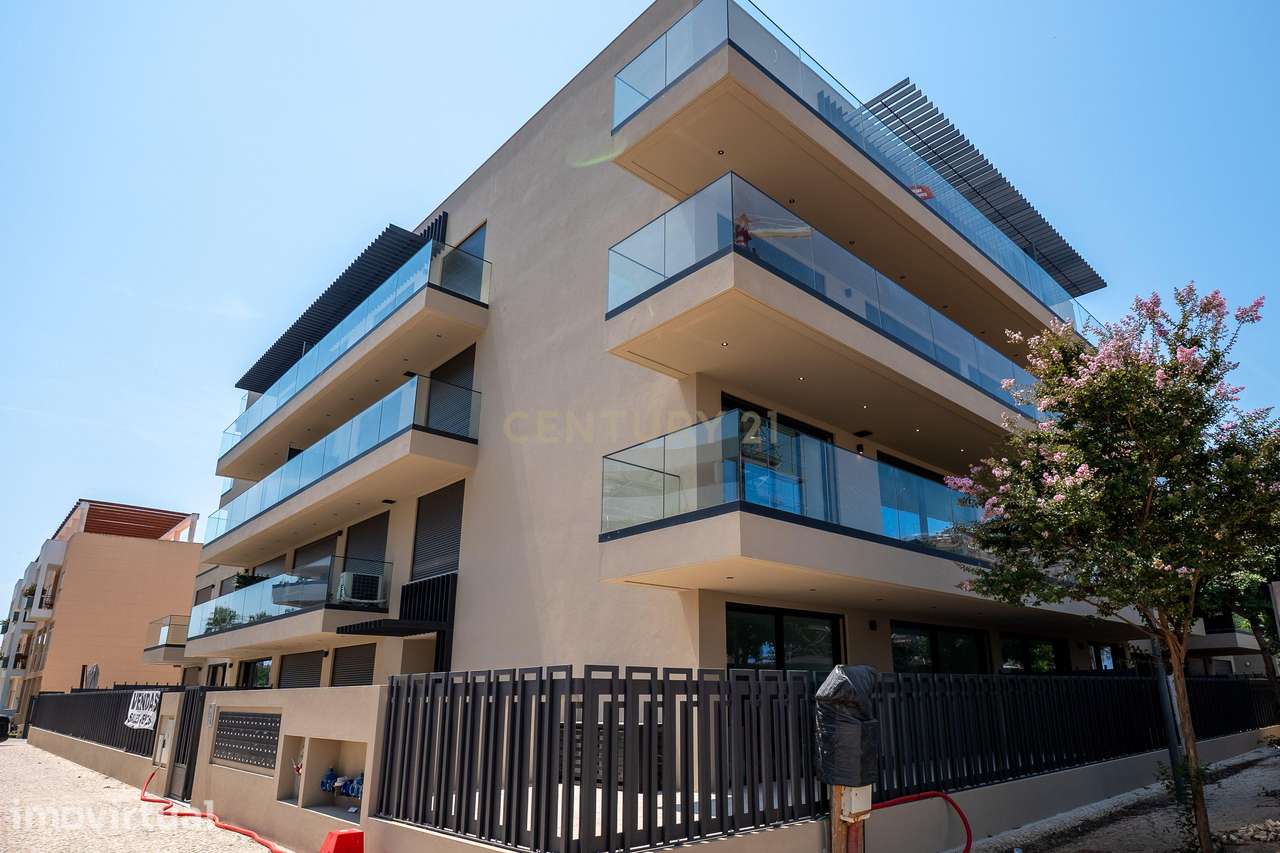 T2 Duplex, em Vilamoura. Há lugares onde se compra uma casa. Aqui, com - Grande imagem: 2/30
