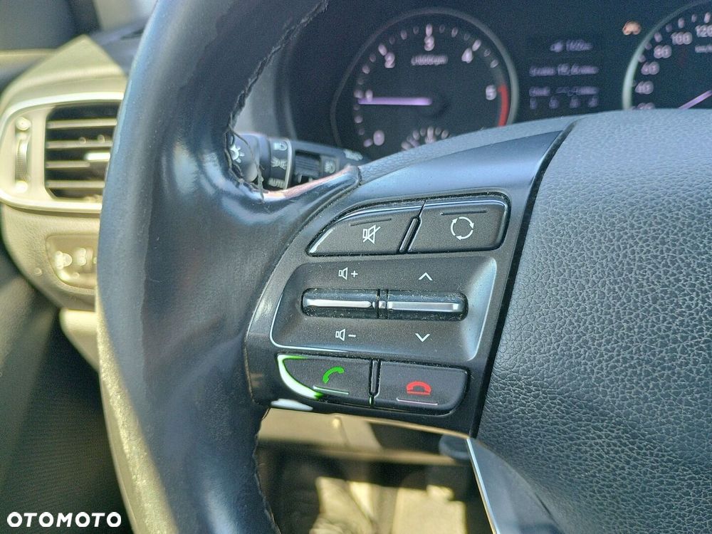 Hyundai i30 1.6 D Classic + - 19